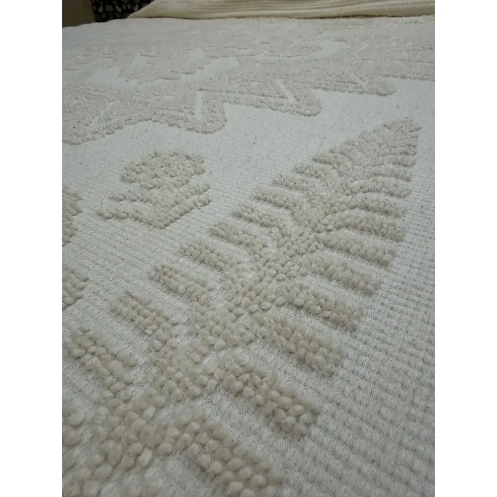 Vintage Sears Ivory Chenille Bedspread Full/Queen 100x122 Cotton Medallion